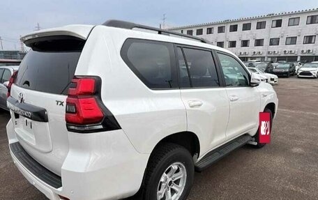 Toyota Land Cruiser Prado 150 рестайлинг 2, 2021 год, 4 700 000 рублей, 5 фотография