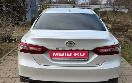 Toyota Camry, 2021 год, 3 750 000 рублей, 2 фотография