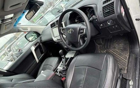 Toyota Land Cruiser Prado 150 рестайлинг 2, 2021 год, 4 700 000 рублей, 10 фотография