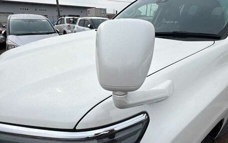 Toyota Land Cruiser Prado 150 рестайлинг 2, 2021 год, 4 700 000 рублей, 16 фотография