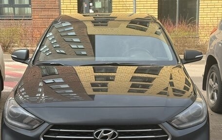 Hyundai Solaris II рестайлинг, 2017 год, 1 100 000 рублей, 1 фотография