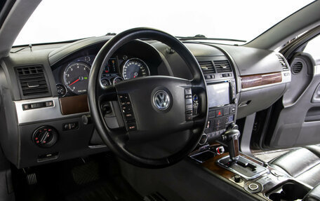 Volkswagen Touareg III, 2002 год, 598 000 рублей, 16 фотография