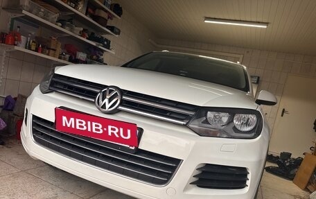 Volkswagen Touareg III, 2011 год, 2 500 000 рублей, 1 фотография