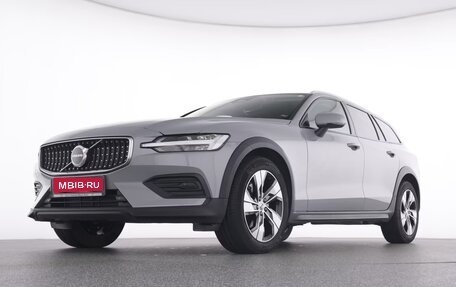 Volvo V60 II, 2023 год, 5 300 000 рублей, 1 фотография