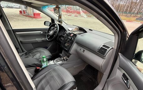 Volkswagen Touran III, 2005 год, 350 000 рублей, 3 фотография