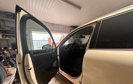 Volkswagen Touareg III, 2011 год, 2 500 000 рублей, 3 фотография