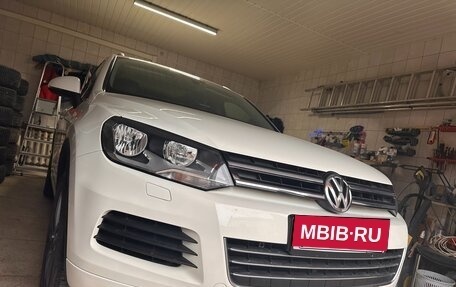 Volkswagen Touareg III, 2011 год, 2 500 000 рублей, 2 фотография