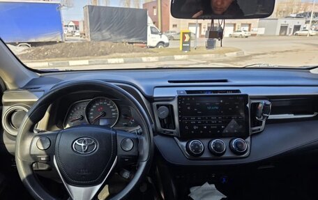 Toyota RAV4, 2015 год, 1 860 000 рублей, 6 фотография