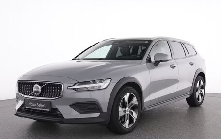 Volvo V60 II, 2023 год, 5 300 000 рублей, 3 фотография