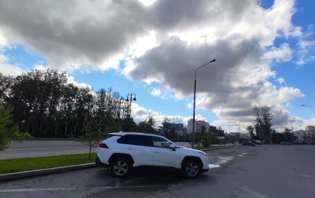 Toyota RAV4, 2021 год, 3 850 000 рублей, 3 фотография