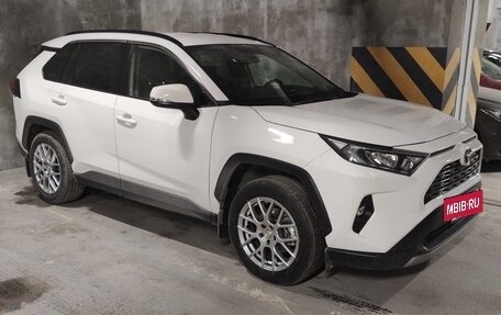 Toyota RAV4, 2021 год, 3 850 000 рублей, 2 фотография