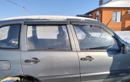 Chevrolet Niva I рестайлинг, 2004 год, 357 500 рублей, 3 фотография