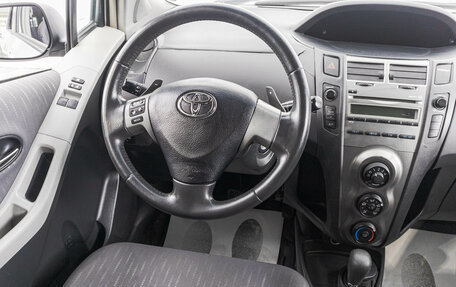 Toyota Yaris III рестайлинг, 2009 год, 549 000 рублей, 16 фотография