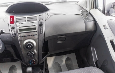 Toyota Yaris III рестайлинг, 2009 год, 549 000 рублей, 21 фотография