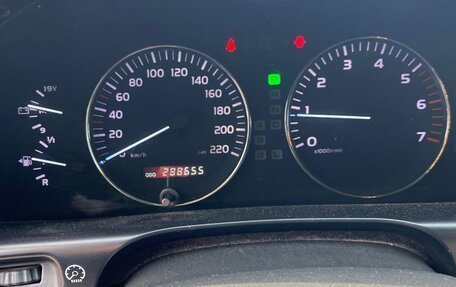 Toyota Land Cruiser 100 рестайлинг 2, 2003 год, 2 500 000 рублей, 7 фотография