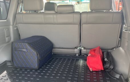 Toyota Land Cruiser 100 рестайлинг 2, 2003 год, 2 500 000 рублей, 19 фотография