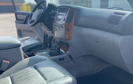 Toyota Land Cruiser 100 рестайлинг 2, 2003 год, 2 500 000 рублей, 17 фотография