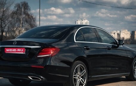 Mercedes-Benz E-Класс, 2020 год, 5 000 000 рублей, 4 фотография