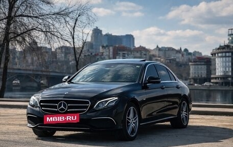 Mercedes-Benz E-Класс, 2020 год, 5 000 000 рублей, 3 фотография