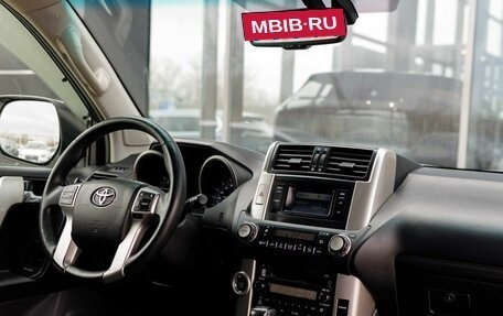 Toyota Land Cruiser Prado 150 рестайлинг 2, 2010 год, 3 250 000 рублей, 10 фотография