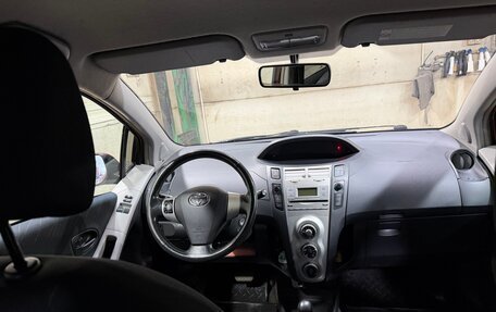 Toyota Yaris III рестайлинг, 2007 год, 450 000 рублей, 8 фотография