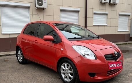 Toyota Yaris III рестайлинг, 2007 год, 450 000 рублей, 2 фотография