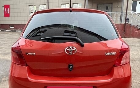 Toyota Yaris III рестайлинг, 2007 год, 450 000 рублей, 4 фотография