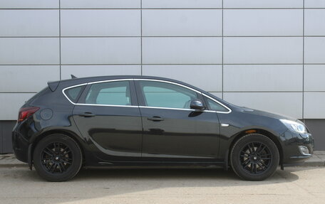 Opel Astra J, 2011 год, 865 000 рублей, 5 фотография