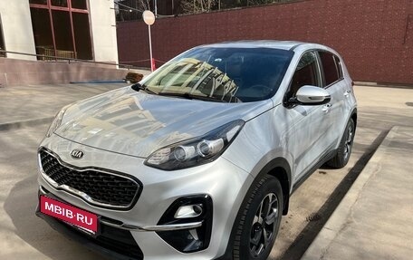 KIA Sportage IV рестайлинг, 2019 год, 2 300 000 рублей, 2 фотография