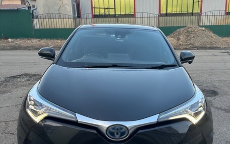 Toyota C-HR I рестайлинг, 2018 год, 2 050 000 рублей, 13 фотография