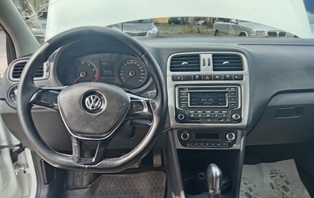 Volkswagen Polo VI (EU Market), 2015 год, 705 000 рублей, 2 фотография