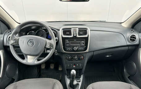 Renault Logan II, 2018 год, 954 000 рублей, 14 фотография