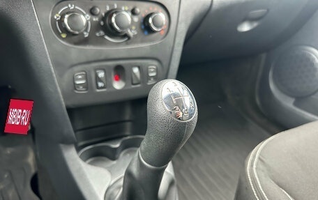 Renault Logan II, 2018 год, 954 000 рублей, 16 фотография