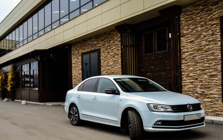 Volkswagen Jetta VI, 2018 год, 1 620 000 рублей, 2 фотография