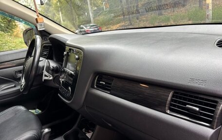 Mitsubishi Outlander III рестайлинг 3, 2015 год, 2 100 000 рублей, 12 фотография