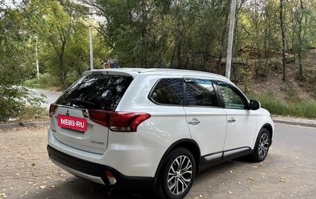 Mitsubishi Outlander III рестайлинг 3, 2015 год, 2 100 000 рублей, 6 фотография