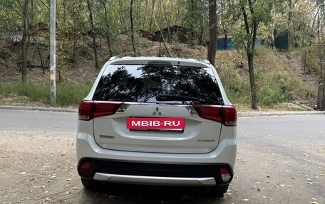 Mitsubishi Outlander III рестайлинг 3, 2015 год, 2 100 000 рублей, 7 фотография