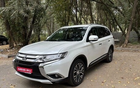 Mitsubishi Outlander III рестайлинг 3, 2015 год, 2 100 000 рублей, 3 фотография