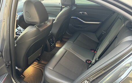 BMW 3 серия, 2019 год, 4 450 000 рублей, 14 фотография