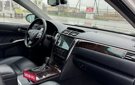 Toyota Camry, 2017 год, 2 300 000 рублей, 10 фотография