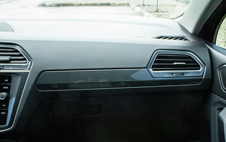 Volkswagen Tiguan II, 2018 год, 2 499 000 рублей, 8 фотография