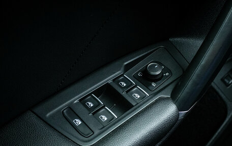 Volkswagen Tiguan II, 2018 год, 2 499 000 рублей, 13 фотография