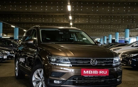 Volkswagen Tiguan II, 2018 год, 2 499 000 рублей, 2 фотография