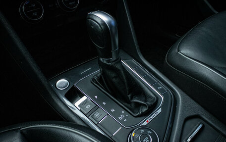 Volkswagen Tiguan II, 2018 год, 2 499 000 рублей, 21 фотография