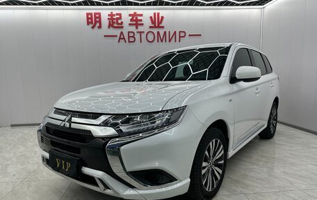 Mitsubishi Outlander III рестайлинг 3, 2022 год, 1 985 000 рублей, 1 фотография