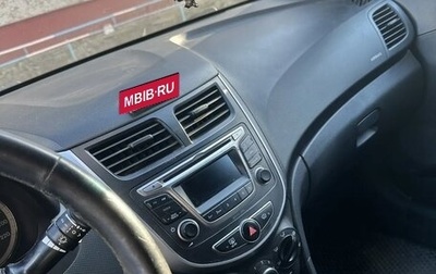 Hyundai Solaris II рестайлинг, 2015 год, 890 000 рублей, 1 фотография