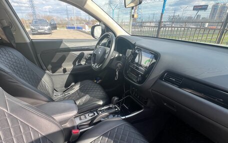 Mitsubishi Outlander III рестайлинг 3, 2018 год, 1 800 000 рублей, 8 фотография