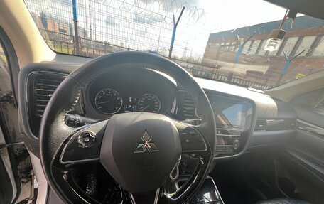 Mitsubishi Outlander III рестайлинг 3, 2018 год, 1 800 000 рублей, 3 фотография