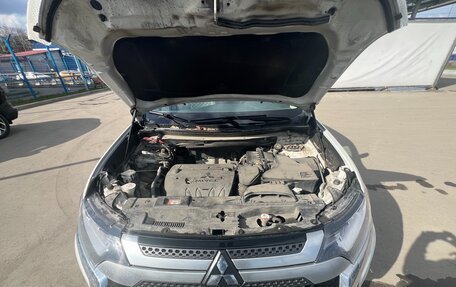 Mitsubishi Outlander III рестайлинг 3, 2018 год, 1 800 000 рублей, 22 фотография