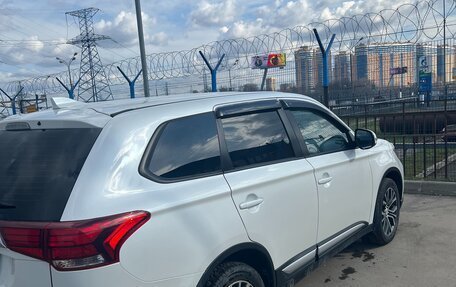 Mitsubishi Outlander III рестайлинг 3, 2018 год, 1 800 000 рублей, 17 фотография